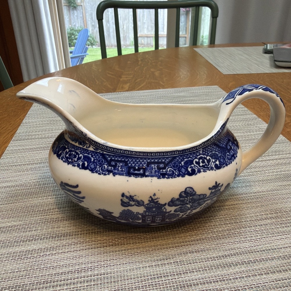 Vintage Unmarked Blue Willow Gravy Boat Blue & White